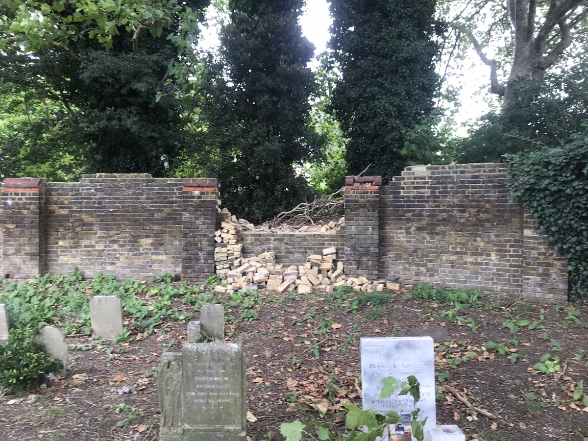 summerstown182's tweet photo. Is this the beginning of the eagerly-anticipated gate connecting #SpringfieldPark with #StreathamCemetery? Any more details @SWLSTG? Look forward to spreading the good news on Saturday’s #SpringfieldRevealed https://t.co/LviVYm3DIK https://t.co/y5X6utywfh
