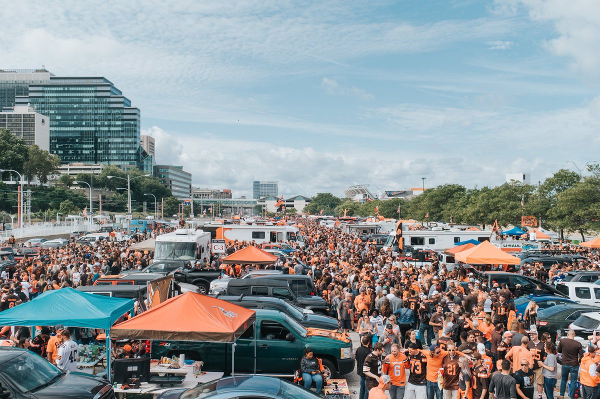 peterpattakos's tweet photo. The Muni Lot, the Pit, the Flats, the lake, the river, the bridges, the bars in the Warehouse District in buildings that have been standing for 150 years. The Haslams want to take all this away from us to make us tailgate in the parking lot of a Margaritaville in Brook Park and then go inside to watch the Browns play football even when the sun is blazing on crisp fall days. Insanity.