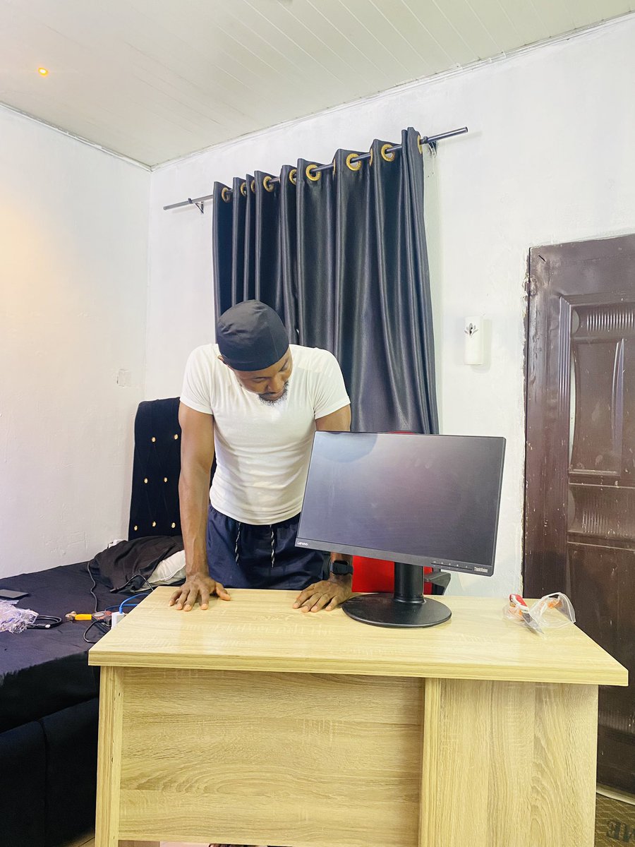 egbokavictory_'s tweet photo. The first time I earned a significant amount from my skill, I spent 80% of it improving my work space. 

I didn’t care about foodstuffs. I had an empty house. But I just wanted a space comfortable enough to keep doing what I do. 

Look at where we are today.

And take this from me—

“If you ever have to choose between buying a laptop or eating, buy that laptop, because it will grow you something enough to not only feed you, but give you a better life.”