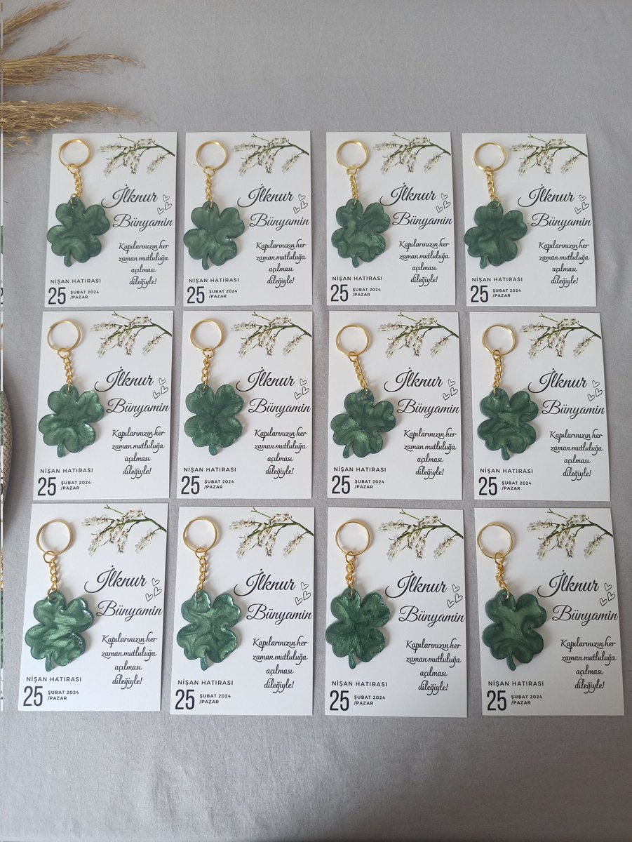 ozgee_zgee's tweet photo. 🗝️ Yeni ürünümz epoksi yonca anahtarlığmz sizlerle 
🗝️ Kişiye özel kart tasarımı yapılr.
👉 Bilgi ve siparş için DM ltfn 

#anahtarlık #epoksianahtarlık #sözhediyesi  #nişanhediyelikleri #nikahhediyelikleri #kınahediyelikleri #düğünhediyelikleri  #doğumhediyesi #doğumgünühediyesi https://t.co/Hkx6vPfwZI