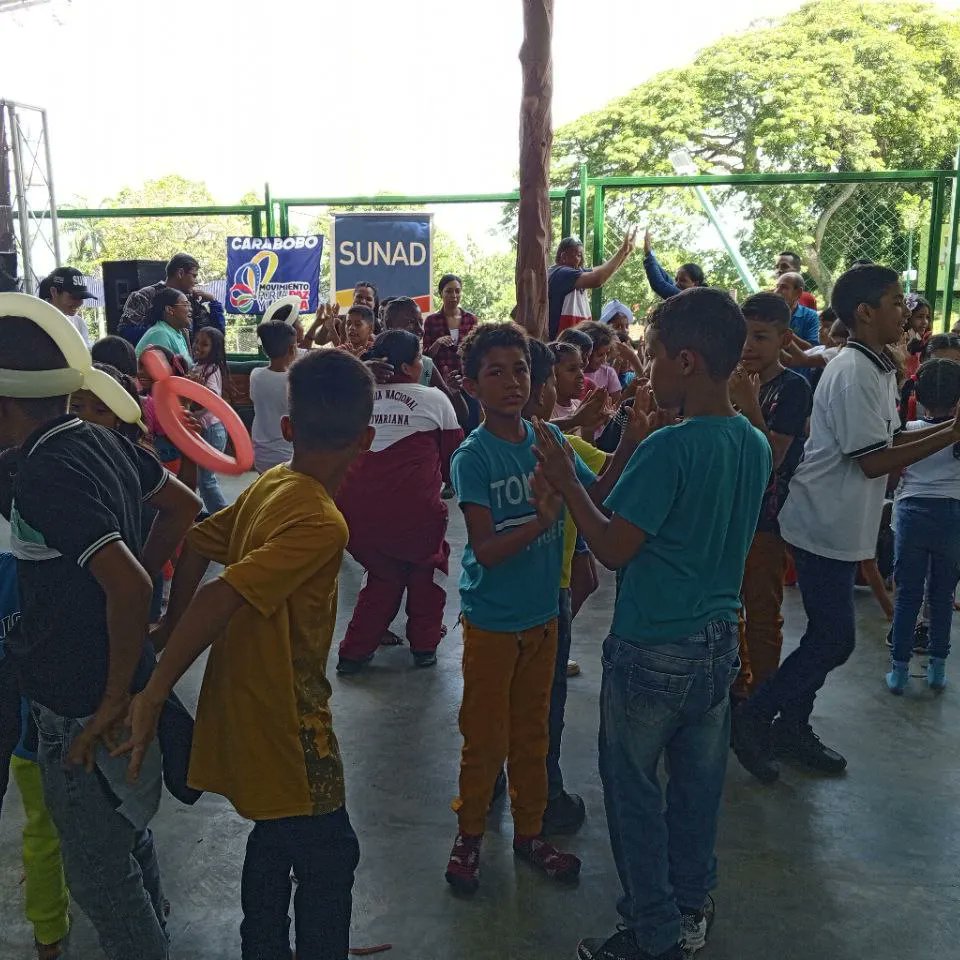 🔊 ENTÉRATE el XVI Plan Vacacional Comunitario está dirigido a 4,5 millones de niños,niñas y jóvenes de todo el país.Desde el Municipio Valencia el Movimiento por la Paz y la Vida del estado Carabobo junto a la Mesa del Vivir Bien realizando el lanzamiento 
#PuebloSonrienteYEnPaz