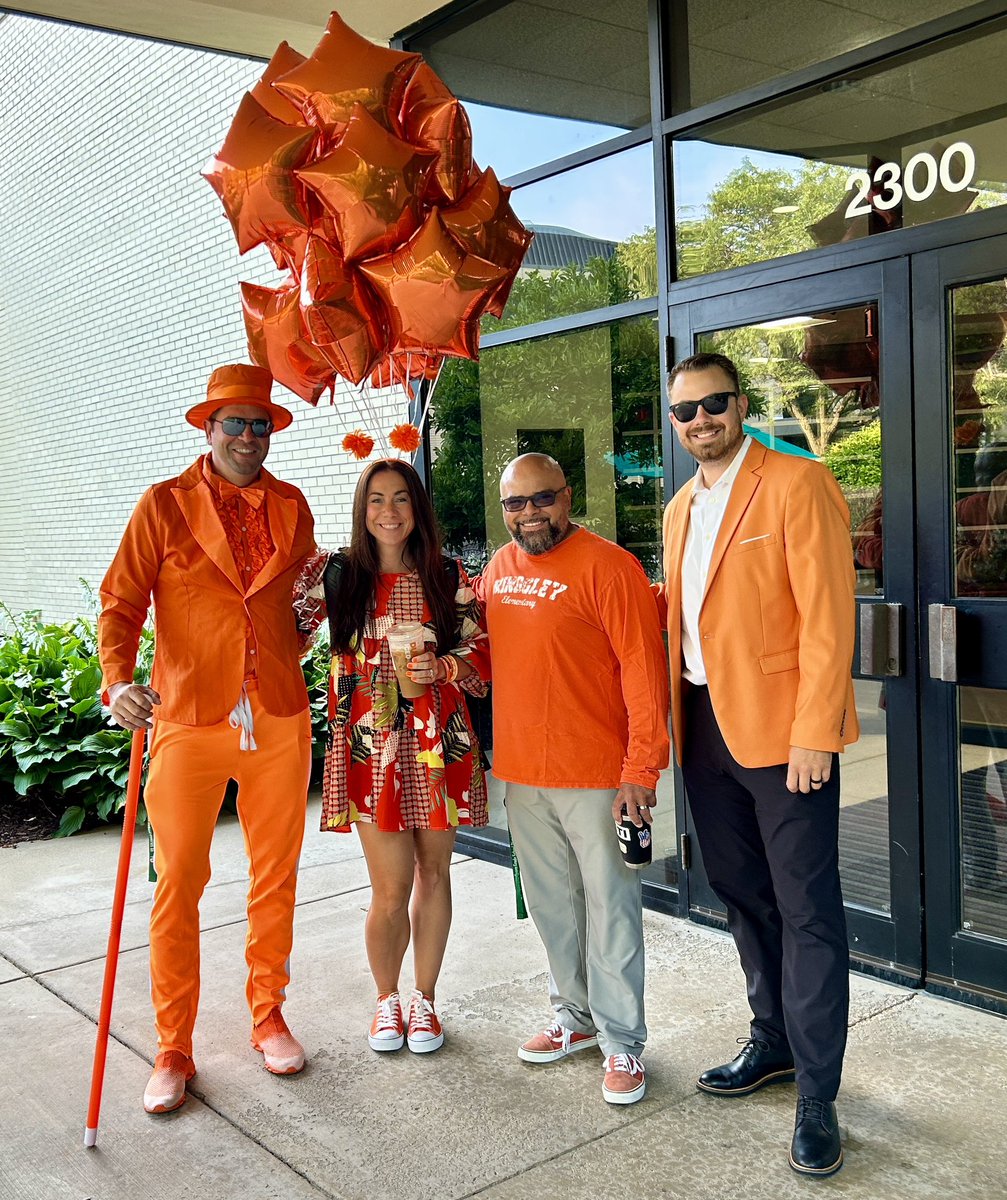 EhrhartLiz's tweet photo. Nothing better than how the @DGDistrict58 coaches and admin bring the #orange when we have an #OrangeFrog training! #dg58pride #HappinessAdvantage https://t.co/3JvOLufLMQ