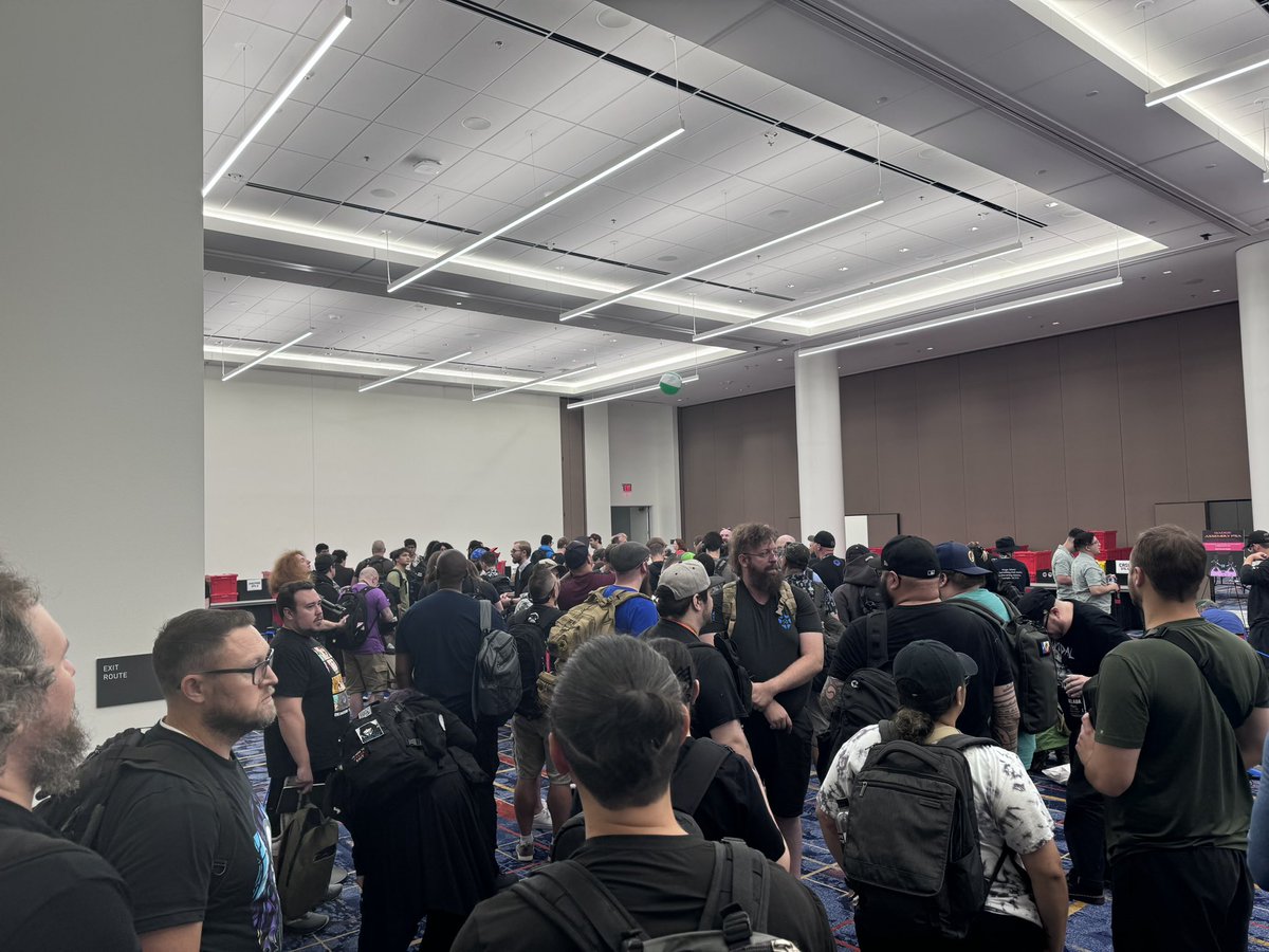 shid3vil's tweet photo. #linecon right now. Huge line. Come get your badge https://t.co/M6gLlWUzLL