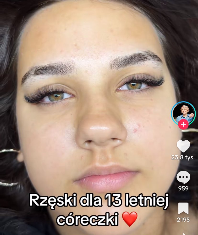 AzideHunter's tweet photo. Nazywajcie mnie boomerem ale dla mnie to jest pojebane, ze my w tym wieku farbowałyśmy włosy bibułą, a teraz już niektóre rzesy sobie robią https://t.co/Mnvik3OoZ7