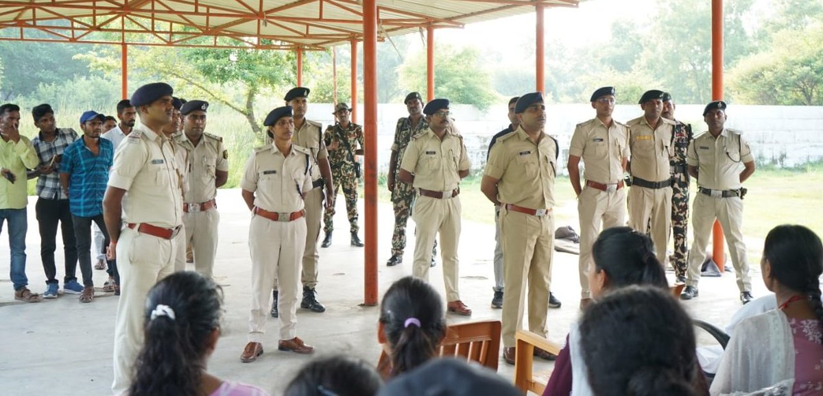 nawadapolice's tweet photo. नवादा जिला से पुलिस अवर निरीक्षक पद पर चयनित कुल 60 अभ्यर्थी को पुलिस अधीक्षक नवादा ने ब्रीफ कर किया उत्साहित।

उनके उज्ज्वल भविष्य हेतु दी गई शुभकामनाएं।
@bihar_police 
#नवादा 
#Nawadapolice https://t.co/5KclTctzxD
