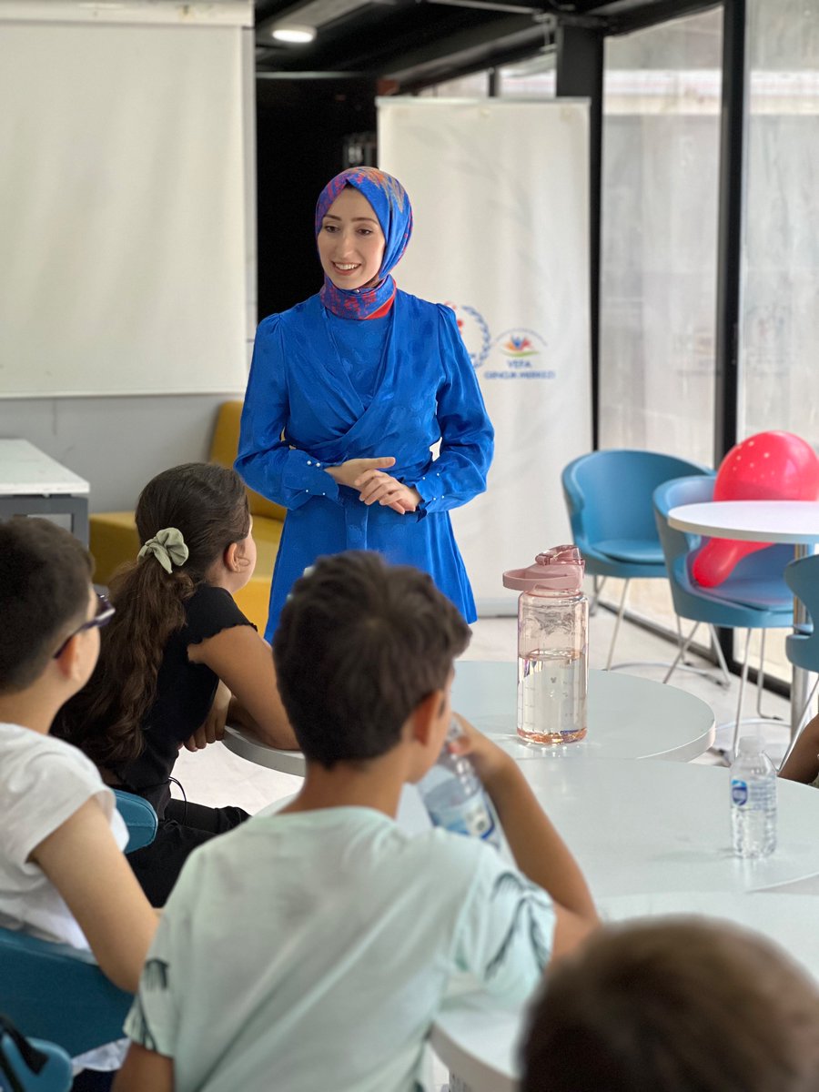 GSB_VefaGM's tweet photo. Seslendirme Sanatçısı- Dublör -Eğitmen Elif Yılmaz ile Diksiyon Eğitimi Atölyesinde Yaratıcı Drama Etkinliği gerçekleştirildi.Öğrencilerimizin kendilerini keşfettiği verimli bir atölye günü oldu.Öğretmenimizin ve öğrencilerimizin emeğine sağlık.@sami_kuscu  @ https://t.co/fSXMRW5XxB
