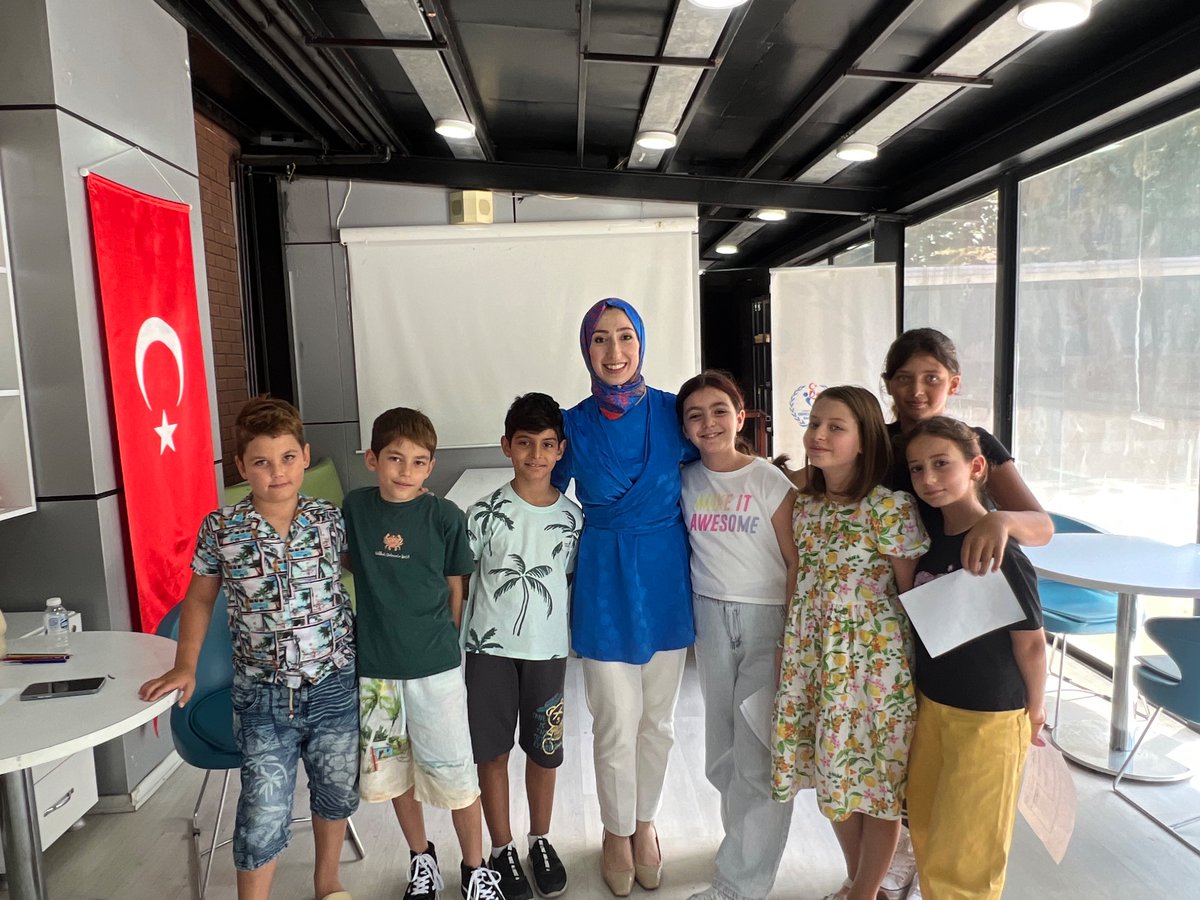 GSB_VefaGM's tweet photo. Seslendirme Sanatçısı- Dublör -Eğitmen Elif Yılmaz ile Diksiyon Eğitimi Atölyesinde Yaratıcı Drama Etkinliği gerçekleştirildi.Öğrencilerimizin kendilerini keşfettiği verimli bir atölye günü oldu.Öğretmenimizin ve öğrencilerimizin emeğine sağlık.@sami_kuscu  @ https://t.co/fSXMRW5XxB