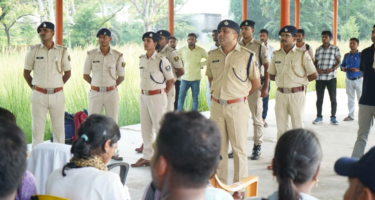 nawadapolice's tweet photo. नवादा जिला से पुलिस अवर निरीक्षक पद पर चयनित कुल 60 अभ्यर्थी को पुलिस अधीक्षक नवादा ने ब्रीफ कर किया उत्साहित।

उनके उज्ज्वल भविष्य हेतु दी गई शुभकामनाएं।
@bihar_police 
#नवादा 
#Nawadapolice https://t.co/5KclTctzxD