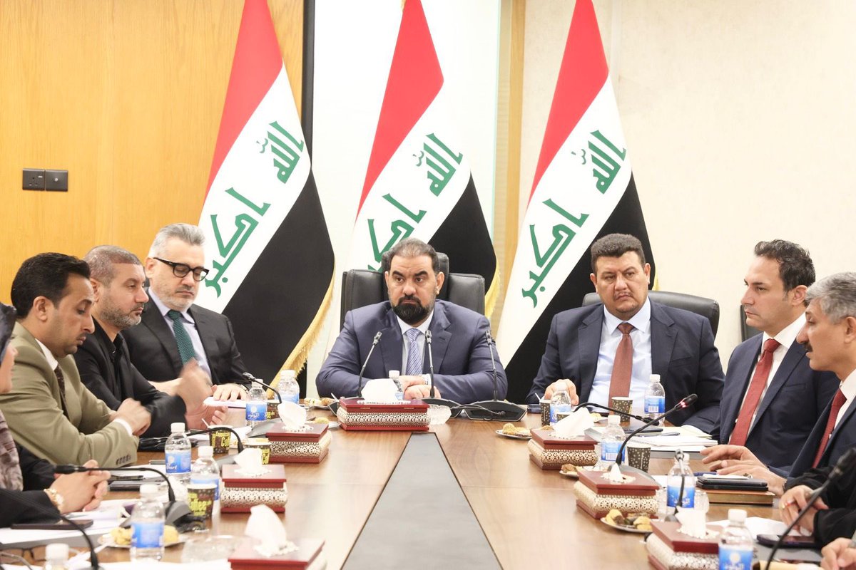 mediaofspeaker's tweet photo. لجنة النفط والغاز برئاسة @HaibetHamad وحضور أعضاء اللجنة تستضيف مدير عام شركة نفط الشمال بركان حسن لمناقشة المعوقات التي تواجه الشركة مشيدا بجهود الشركة في اصلاح خط أنابيب كركوك جيهان الذي سيسهم في تصدير أكثر من مليون برميل نفط يوميًا مؤكدا دعم اللجنة للشركة وبما يساهم في تطويرها https://t.co/d1EChAyLVZ