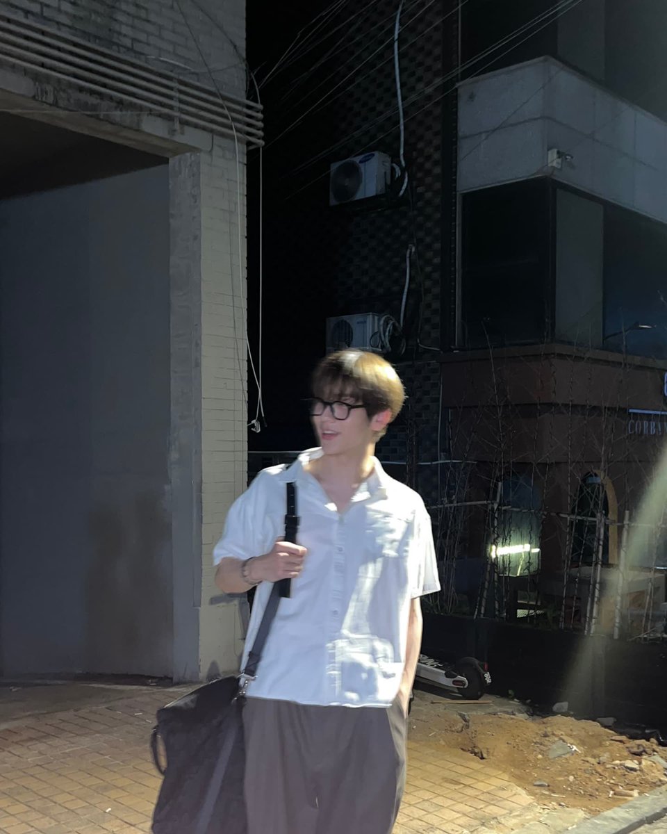 moashining's tweet photo. call me by your name au 

yjn is staying with sbn's family to work on research with sbn's father.

sbn is a little too interested in their house guest https://t.co/B0ijnRSZIY