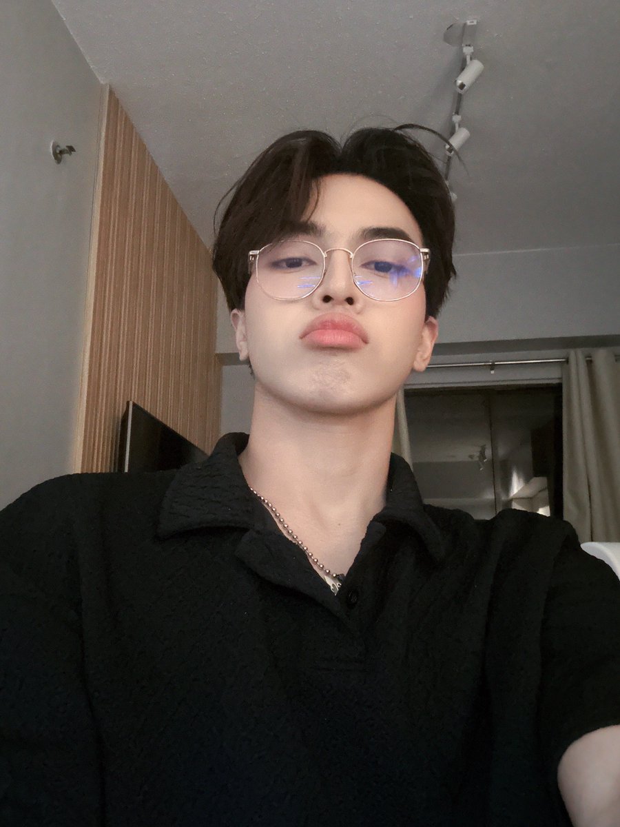 frnzchuaa's tweet photo. 🤓🤟 https://t.co/o0Y5pUxnTD