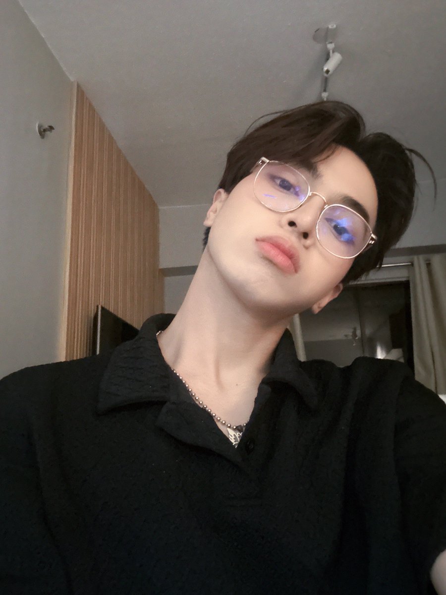 frnzchuaa's tweet photo. 🤓🤟 https://t.co/o0Y5pUxnTD