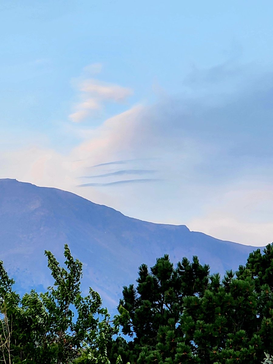 dallash6ge's tweet photo. @TheWxMeister  what's up with these clouds over the Peak this morning? https://t.co/PqlFHNv45E