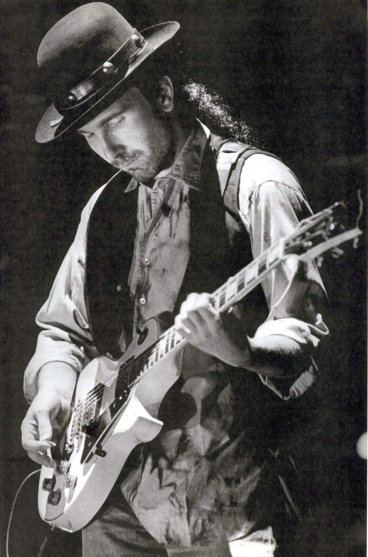 U2ThreeChords's tweet photo. Happy 63rd birthday to @U2's resident Zen Presbyterian: The Edge. 🎸 https://t.co/6FpV8c5IMD