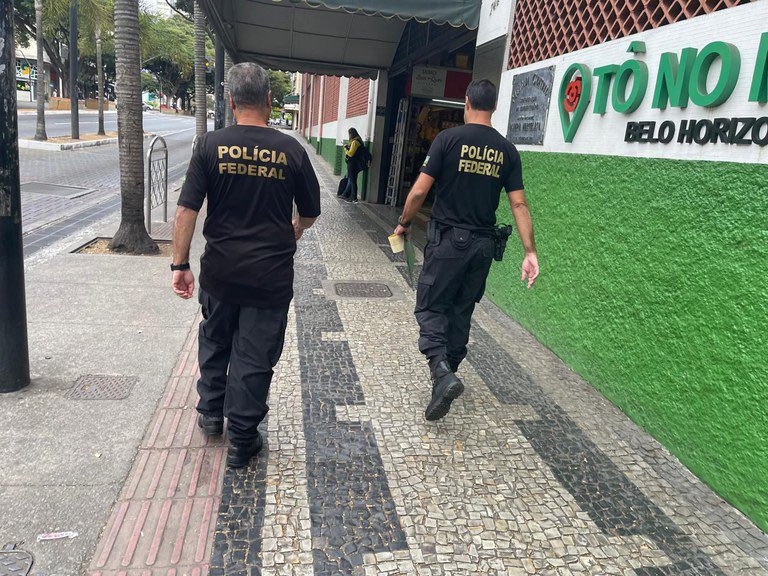🚨 #OPERAÇÃOPF | Op.Trapiche mira o financiamento de terrorismo no Brasil. São cumpridos um mandado de prisão preventiva e 8 mandados de busca e apreensão em MG, SP e DF. ➡️ Saiba mais: bit.ly/3WG4xtI