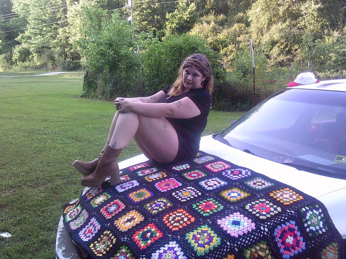 ⁃ ☆ not new to #booktwt #filmtwt just looking for new moots!!

⁃ ☆open to recs!

-☆ i post everything! i’m not exclusive to books or movies!

⁃ ♡faves are fantasy &amp; horror/thriller  

⁃ ♡mak, 21, infj, love crafts &amp; baking!

♡ / ↻ for moots :)