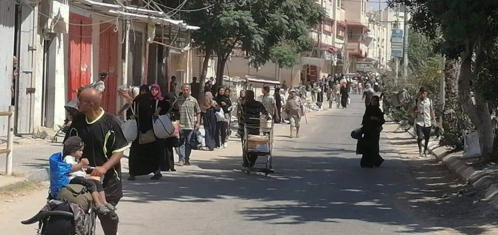 نزوح جديد لسكان شرق خانيونس 
الكل بتسأل "إلى أين"
حسبنا الله ونعم الوكيل