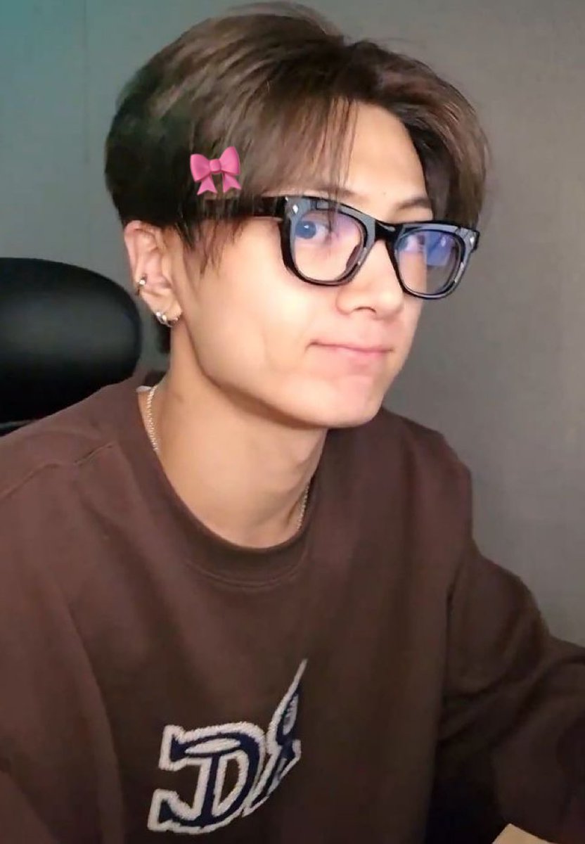 jayymiaw's tweet photo. — cutie 

#JAY #ENHYPEN #JAY_ENHYPEN #ENGENE #ENSD #ENGENESelcaDay @ENHYPEN_members @ENHYPEN https://t.co/5Fz2ycp5KN