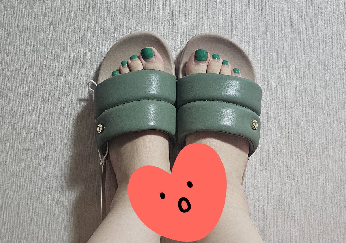 gomi722's tweet photo. 생각보다 빨리와서 놀랐고~ 
생각보다 더 이쁘고💚
생각보다 더 말랑말랑하고 ☁☁
편해서 넘넘 좋음👍🏻👍🏻👍🏻😍
한켤레만 사서 후회중 ㅠㅠ
물론 배송비가.. 신발값..이런 신발...🤣
오늘도 외쳐본다..태국가고싶다🙏🏻
#กันอรรถพันธ์  
#GunAtthaphan
#puffshoesofficial 
#cloudwalkpuff https://t.co/e5cJTGiVsG
