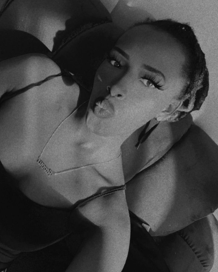 The Black and White Frame😌