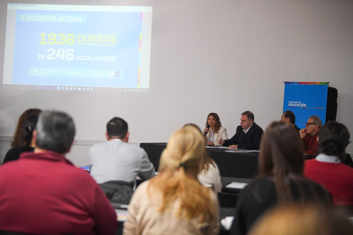 ¡CIIECCA presente en el Consejo Provincial de Educación Técnica y Trabajo del Ministerio de Educación! 👷‍♀️ Federico Ferraro, miembro de nuestra Comisión Directiva y socio de Omixom, participó en el segundo encuentro. ¡Seguimos trabajando por la mejora y el desarrollo!