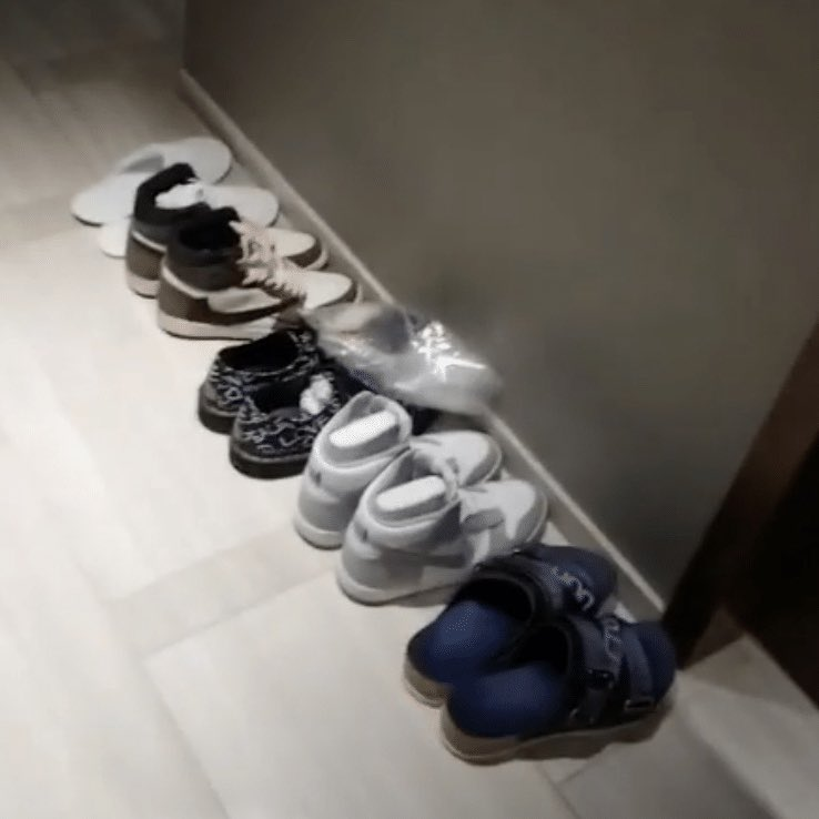 uarmyvibe's tweet photo. a reminder of hobi always being neat and organized https://t.co/tdb6S0wBaZ