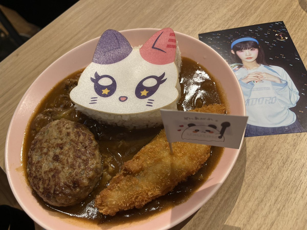 KONA_a610's tweet photo. ME:Iコラボカフェ行ってきました！
全部全部可愛かった🍫🤍 https://t.co/w0velrEynf