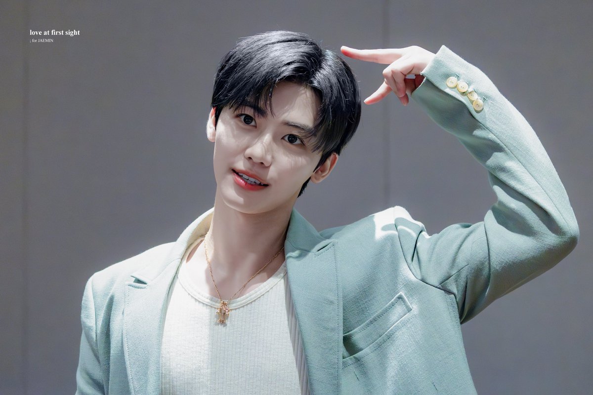 𝐥𝐨𝐯𝐞 𝐚𝐭 𝐟𝐢𝐫𝐬𝐭 𝐬𝐢𝐠𝐡𝐭 tweet media