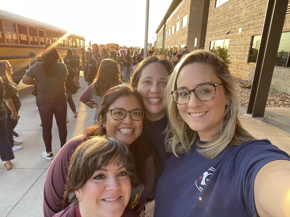 Ran into some old friends while waiting for the bus to our first FISD convocation! @MrsGarnerReads @DenzlingerILA <a href="/friscoisd/">Frisco ISD</a>