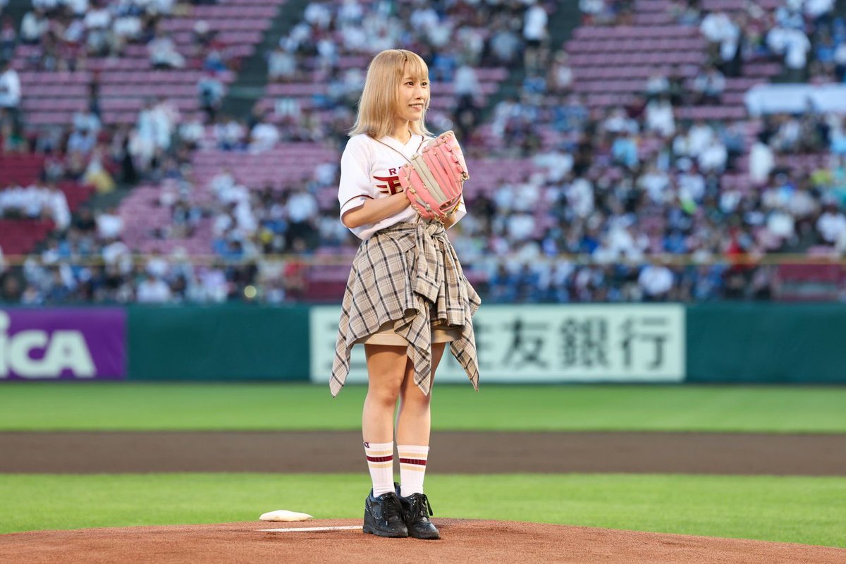 sasakirico's tweet photo. 始球式に向けて密かに練習もしました⚾️
いつかアンダースロー投げてみたい…！

背番号『555』は、作詞した楽曲「5:55」に絡めたのと、更に突き進む!!GOGOGO!!の意味を込めました。

プレッシャーの中、一球入魂する選手の皆様にリスペクトの気持ちでいっぱいです！

仙台、またね❣️
#RakutenEagles https://t.co/IfI9EYQrDr