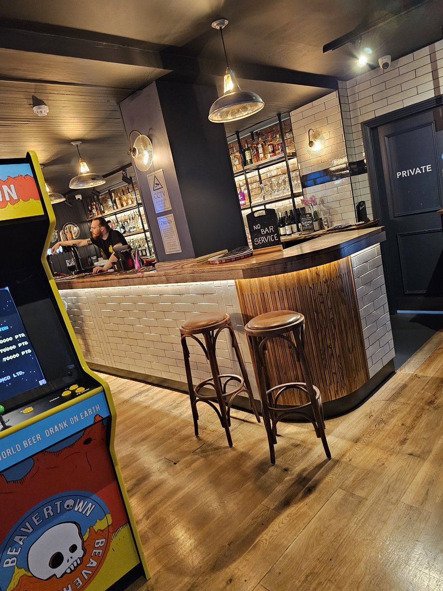 NEWCASTLECITYU1's tweet image. Welcome to bar 293. Welcome back Fleet Street. I see no karaoke or carnage so it's a step back. It's really nice inside £££££. A few tvs on the go with the Olympics on. #allthebars #nufc #gatesheadfc #f4f