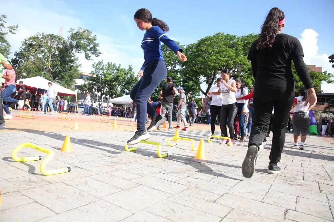 infocentrocar51's tweet photo. #8Ago
@PresidencialVen
Junto al Movimiento Nacional de Recreadores, el presidente @NicolasMaduroda inicio al XVI Plan Vacacional Comunitario Mostacho Fest “Nuestra Patria”, garantizando la paz a través de la recreación.
#PuebloSonrienteYEnPaz #CienciaParaLaVida  
@Gabrielasjr https://t.co/pWZqY2v1KY