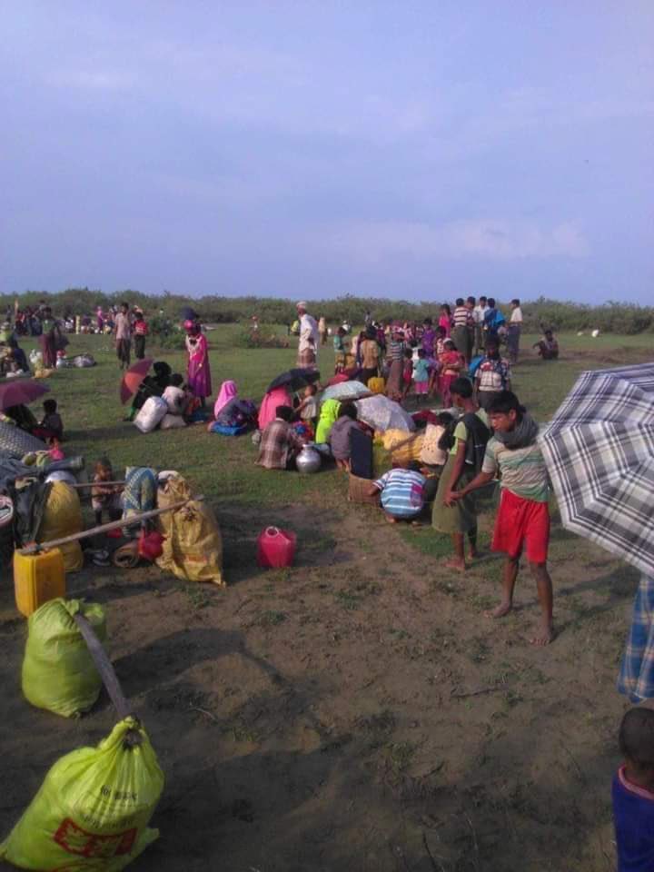 Heartbreaking 💔 tragedy:

hundreds of Rohingya Muslim martyrs lie unburied on the banks of the Naff River, killed by Arakan Army drone strikes on 5.08.2024.

Continuous shelling prevents collection for burial.

 #Rohingya