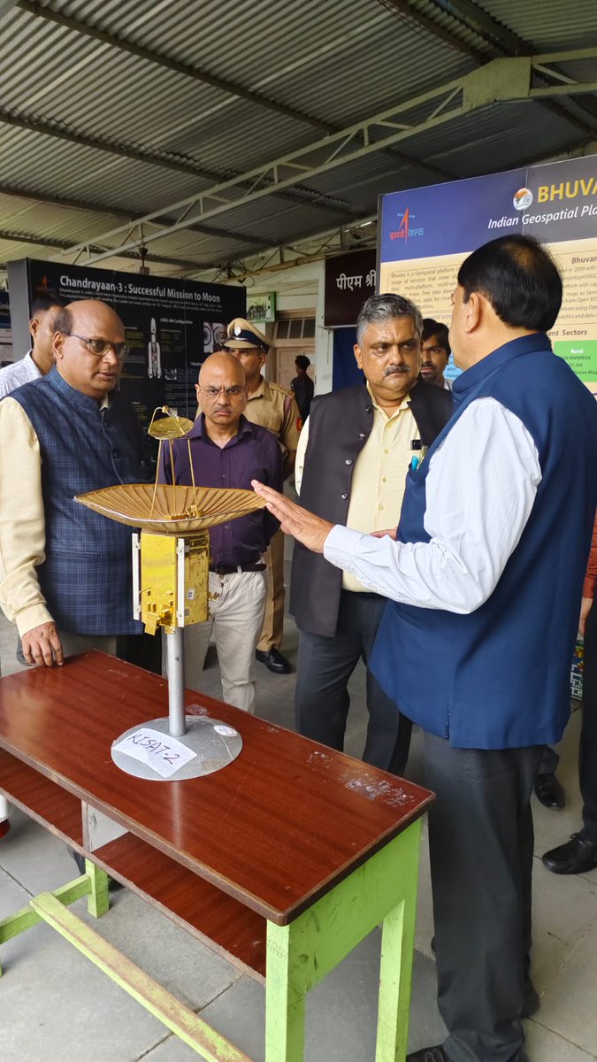 AndamanPolice's tweet photo. Today, on 08/08/2024, the Inaugural function of National Space Day Celebrations, 2024 at PM SHRI Kendriya Vidyalaya No. 1 Port Blair was organized by the NRSC- ISRO Scientists. Shri Sanjay Tyagi, IPS DIGP (Intelligence/CID) graced it as Chief Guest. On this occasion, an exhibition on National Space Day was also inaugurated by the Chief Guest and various cultural programmes were organised and prizes were distributed. Officials of National Remote Sensing Centre @isro and Principals of PM SHRI Kendriya Vidyalaya No. 1 & 2 were also present. 

Together, let’s inpire the next generation of space explorers. 

#NationalSpaceDay2024 #ISRO #KVPortBlair #SpaceEducation