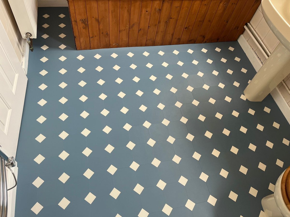 NBF_LTD's tweet photo. @KarndeanFloors heritage mont No:6, existing floorboards screwed and secured, 9mm ply a little planning to get the pattern centralised in the space in the space to give that satisfying centralised look 😍 UZIN S2000, bath panels removed trimmed and refitted we do it all! 💪 https://t.co/cKsWyxtn6P
