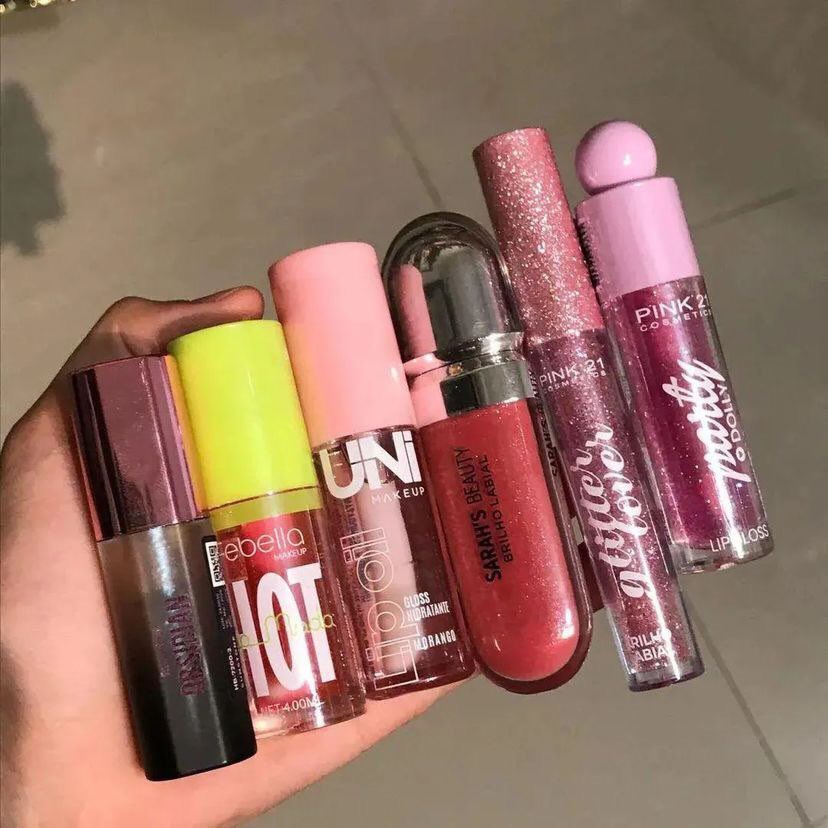 clubdoscorno's tweet photo. Nós mulheres obcecadas por gloss 🤌🏻 https://t.co/1T1Bq8IdDm