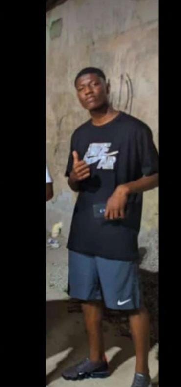 No extremo da humildade, eu aprendi com os mais brabo , que na guerra eles deram seu sangue lutando pelo nosso quadrado 🎶🇺🇲👑🖤🏴 Sdds Meleca Dk22