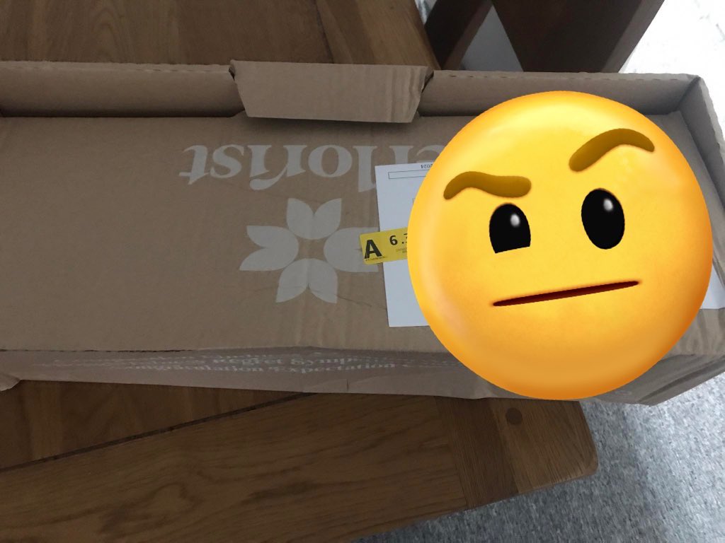 MissPuddles91's tweet photo. @efloristflowers very disappointed in your service, send the mother in law some flowers and not only did the box arrive damaged but the flowers are broken and falling apart. A lovely surprise has been ruined by your service. I have already sent a form online due to no contact no https://t.co/TamhzcdoBv