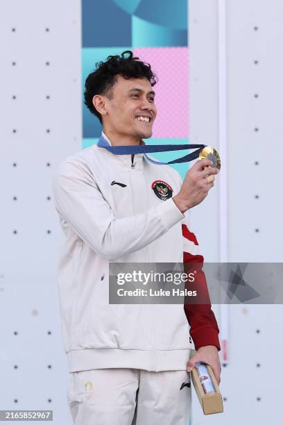 ainurohman's tweet photo. VEDDRIQ LEONARDO

"Senang sekali, Alhamdulillah, terima kasih masyarakat Indonesia. Olahraga ini baru tapi diberi kepercayaan dan bisa dibuktikan dengan meraih emas. Bersyukur untuk pencapaian ini dan saya pun bangga atas pencapaian ini."

"Medali emas ini berkah dan ini juga merupakan kerja keras, usaha, dedikasi semua tim pelatih, atlet, teman keluarga yang telah memberikan doa dan dukungan. Ini juga kado buat Indonesia di ulang tahun ke-79."

*Veddriq Leonardo, peraih EMAS pertama bagi Indonesia di #Paris2024 
*Veddriq Leonardo, peraih EMAS pertama bagi Indonesia di luar bulu tangkis. 
*Veddriq Leonardo, pria pertama yg meraih EMAS Olimpiade dari nomor speed climbing. 

via: NOC Indonesia