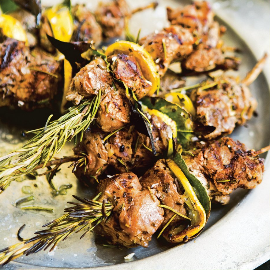🍢 Ready to up your grilling game? These BBQ skewer recipes are perfect for any summer cookout! From juicy meats to colorful veggies, there’s something for everyone to enjoy. Grab your skewers and get cooking! 

Check out the recipes: bit.ly/4dgNCVY

#BBQ #GrillTime