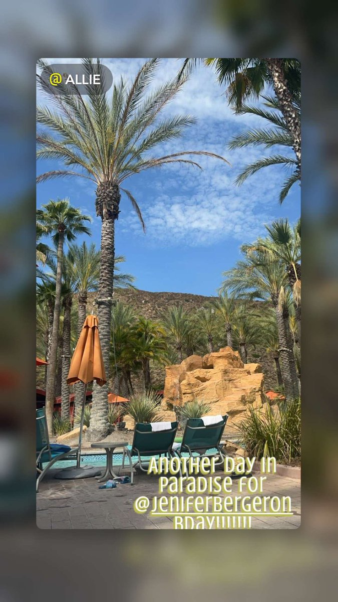 _JenBergeron's tweet photo. #birthday #paradise https://t.co/QI48ewQE90