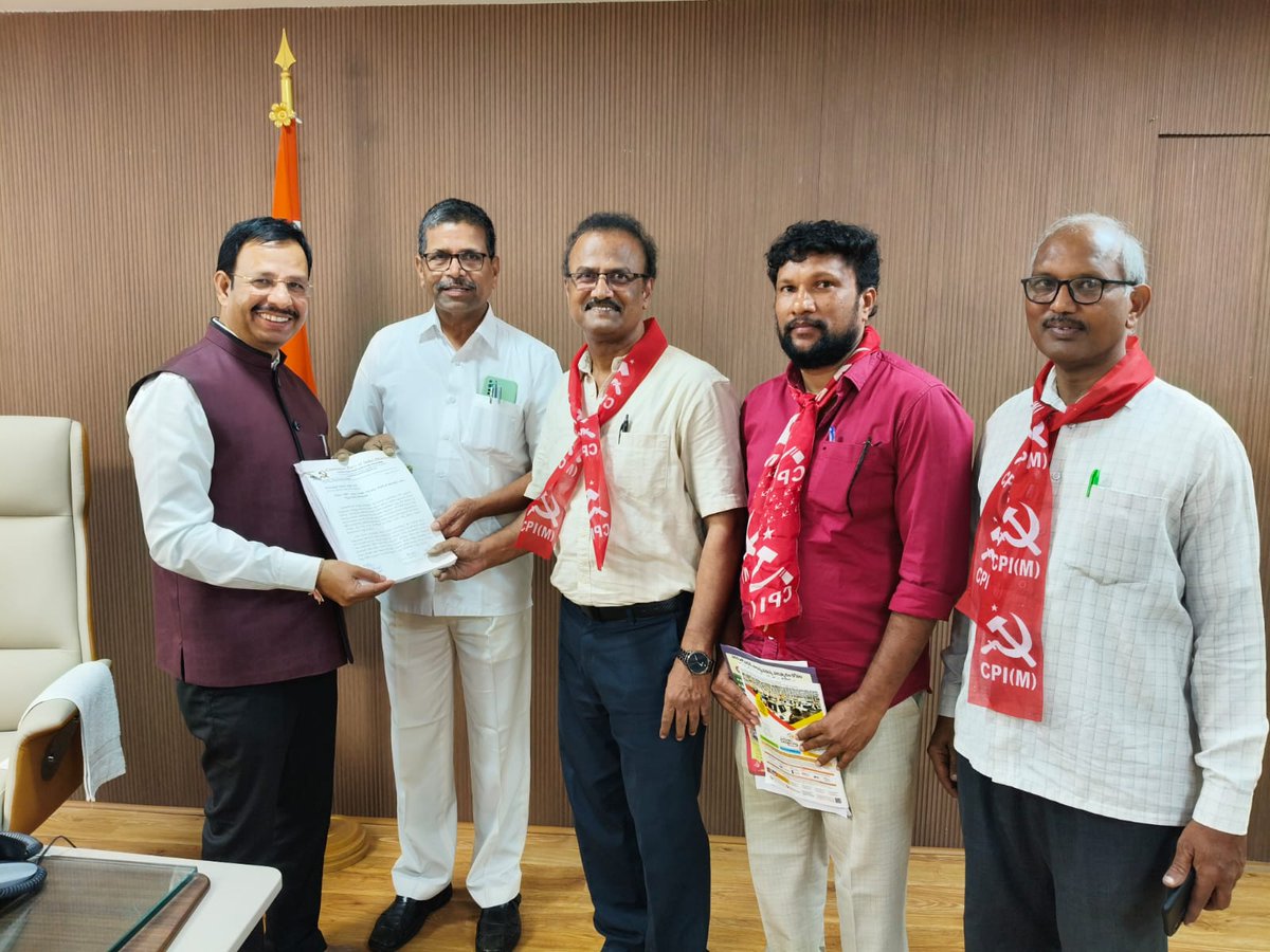 cpim_hyd's tweet photo. గ్రేటర్ హైదరాబాద్ లో సిటీ బస్సుల సంఖ్య పెంచాలని సిపిఎం ఆధ్వర్యంలో బస్సు భవన్ ముందు ధర్న. ఎండి సజ్జనార్ గారికి వినతిపత్రం ఇస్తున్న ఎమ్మెల్సీ నర్సిరెడ్డి గారు, సిపిఎం నాయకులు
@TelanganaCMO @SajjanarVC @TGSRTCHQ
@tgsrtcmdoffice @Ponnam_INC #TGSRTC  #increasecitybuses #cpimhyd #buses https://t.co/Hs9n7pxO3U
