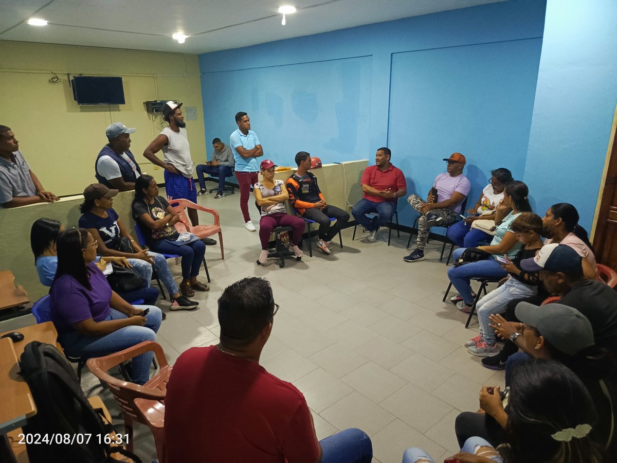 El @YAR12J fue escenario para que los movimientos sociales del Municipio Independencia revisaran los acontecimientos electorales de cara al “Futuro” de la patria y la Revolución Bolivariana.

#PuebloSonrienteYEnPaz
¡Vamos!
<a href="/Gabrielasjr/">Gabriela Jiménez</a>
@LarosaInfove
<a href="/InfocentroOce/">Infocentro_Vzla3</a>