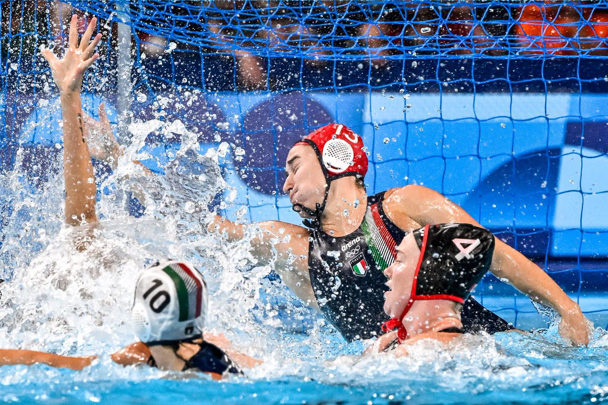 FINOfficial_'s tweet photo. ๐คฝ๐ปโโ๏ธ LโItalia regola 10-5 il Canada nella semifinale per il quinto posto. Il Setterosa onora il torneo olimpico fino in fondo.
๐ Sabato alle 14:00 la finalina contro la vincente di Grecia-Ungheria.
๐ธ @DBM_Media
#7rosa #Azzurre #ItaliaTeam #Paris2024 #Olympicsย ย #Waterpolo https://t.co/afSafpr02J
