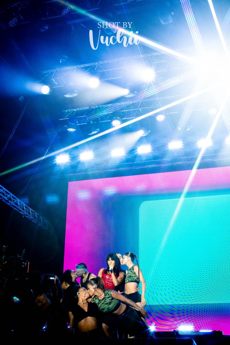 Hoy a las 21:15h en mi ig (@/vuchii) las fotos del concierto de @aitanax en Vigo 

Estad atentxs! 🫶🏽