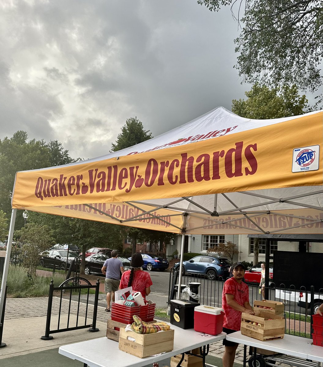 MillerANC1A05's tweet photo. Join us at #PowellCommunalFarm TODAY (8/8) โฐ 9-12 for a #FREE veggie giveaway โ๏ธor ๐!
๐๐พ Thanks to @FoodRescueDC & local vendors, we have even more fresh food to share! Come by to help or pick up:๐3149 16th St NW #MoreThanRec #foodrescue #endfoodwaste #columbiaheightsdc https://t.co/Pt68BQfoCx