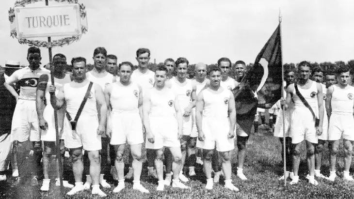 grandealtay_'s tweet photo. Türkiye Cumhuriyeti’nin katıldığı ilk Olimpiyatlar olan 1924 Paris Olimpiyatlarında ülkemizi ve kulübümüzü temsil eden ilk milli atletimiz Said Odyak’ı, milli takım kaptanımız Hamit Aslan’ı, Remzi Reyent, Ruhi Soyer, Dündar Soyer ve Raif İzzet Bey’leri saygıyla anıyoruz. Altay Spor Kulübü 110 yıldır olduğu gibi bundan sonra da ülkesinin gurur kaynağı olmaya devam edecek. #Paris2024