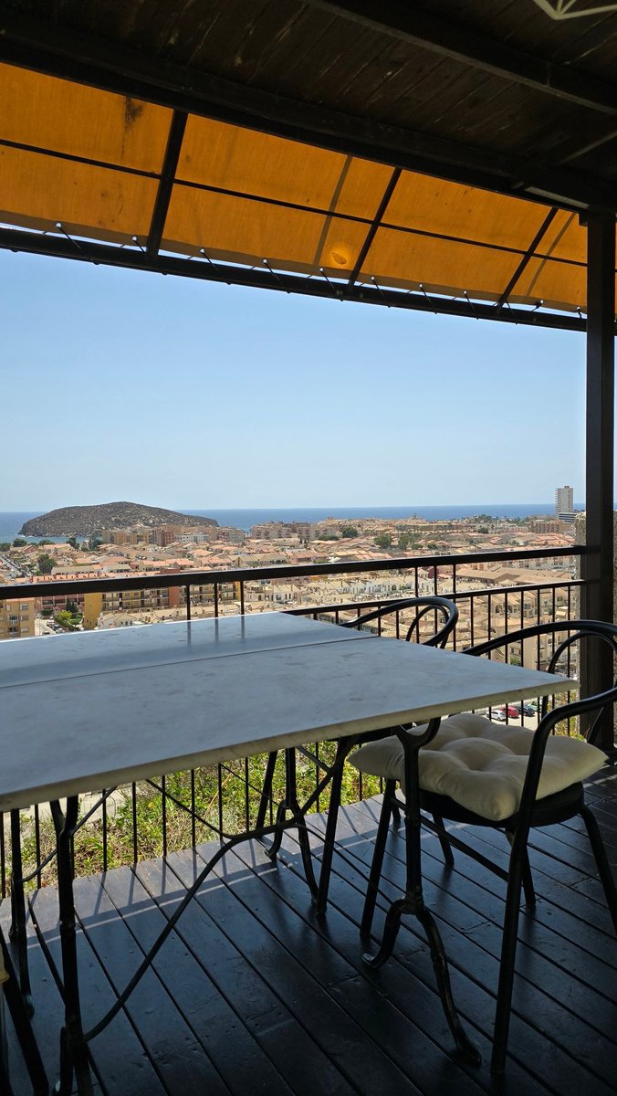 Comidas conmigo misma que saben a gloria... airecito, lugar paradisíaco, comida de producto, vistas, y un vinito... a vivir que son dos días! 🥰😊

#Ramada Puerto de Mazarron 🫶