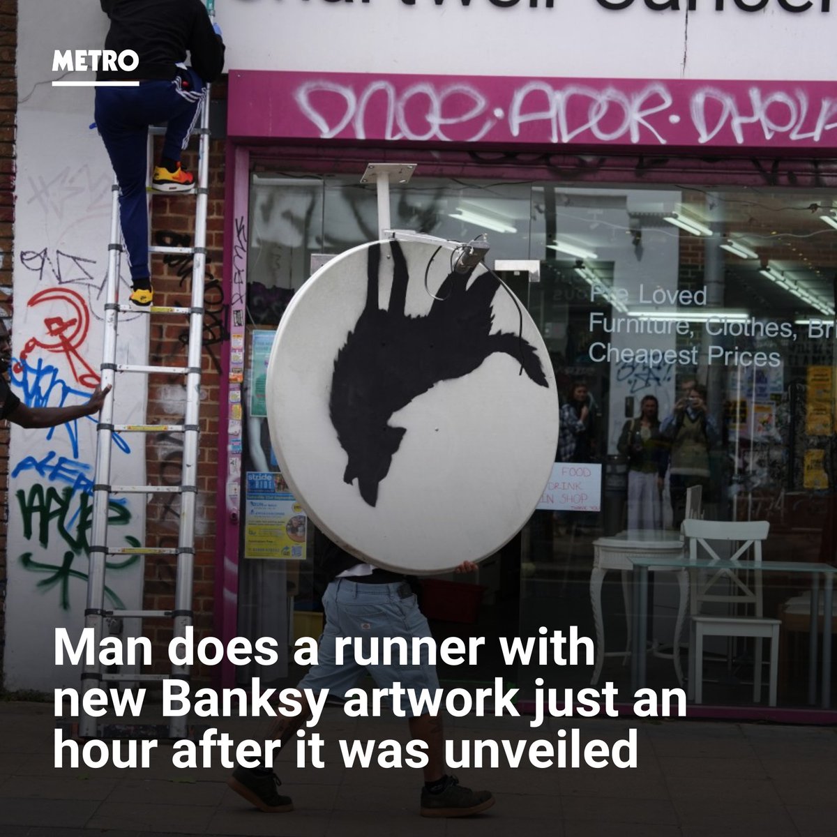 MetroUK's tweet image. BREAKING: A fourth Banksy artwork which appeared in London just an hour ago has been stolen. 

Photos showed a group of masked men climbing up and grabbing the dish before carrying it away.

Read more here 👉  trib.al/0kUVkgJ