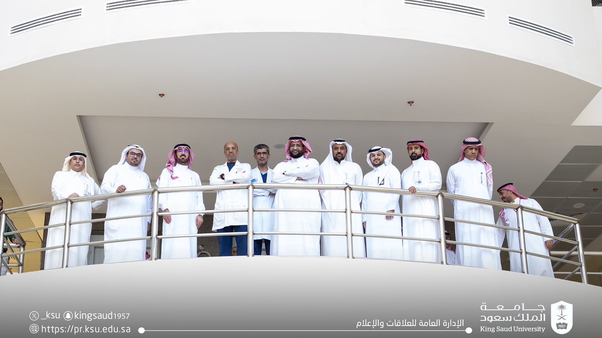 _KSU's tweet photo. سعادة رئيس #جامعة_الملك_سعود المكلّف يتفقّد مشاريع مركز طب الأسرة والمجتمع، ومركز الملك فهد لطب وجراحة القلب ومبنى العيادات التنفسية ومشروع تحديث وتطوير شبكة المياه المبردة وشبكة المياه المركزية، حيث اطّلع سعادته على أهم تطورات سير الأعمال في المشاريع، ومناقشة الصعوبات والمعوقات وسبل تذليلها، وأبدى سعادته بجهود فريق العمل، مؤكدًا على أهمية رفع مستوى الإنجاز بما يضمن إنهاء المشاريع في الوقت المحدد.